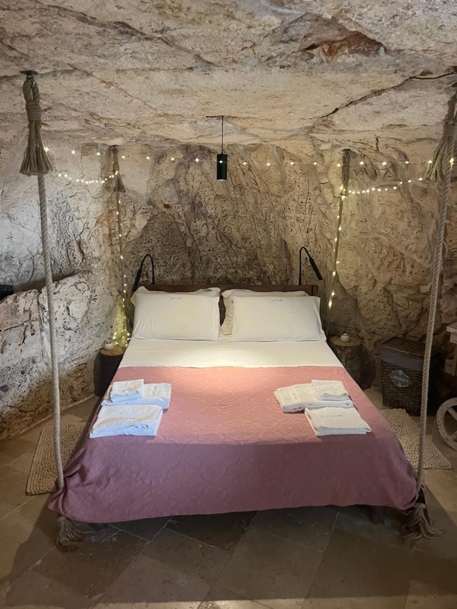 Bed and Breakfast Grotta Carlotta Остуни Экстерьер фото
