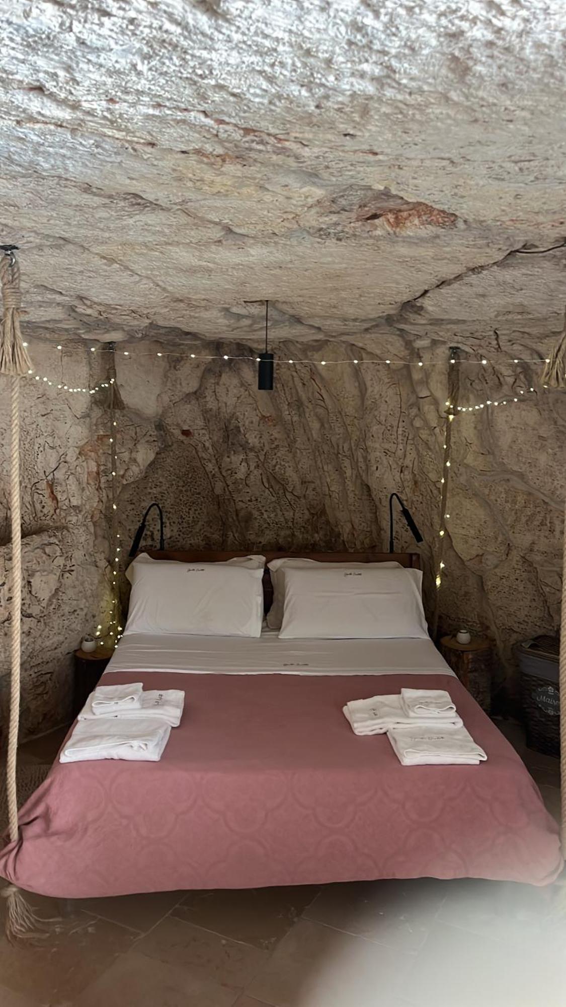 Bed and Breakfast Grotta Carlotta Остуни Экстерьер фото